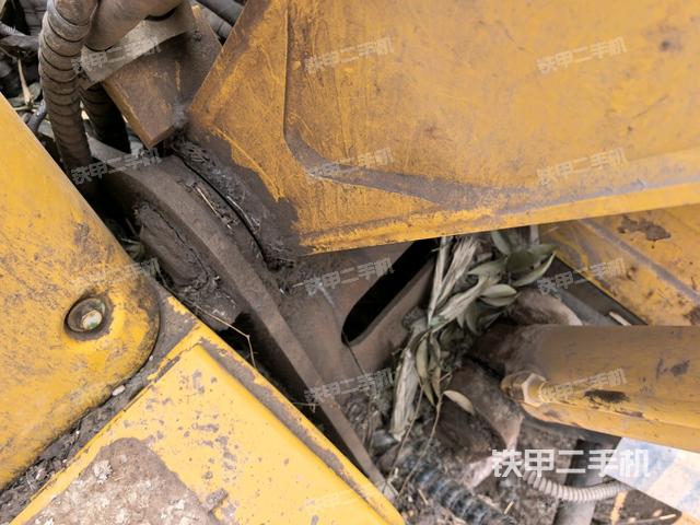 大臂根部?斜（工作和回轉(zhuǎn)裝置）