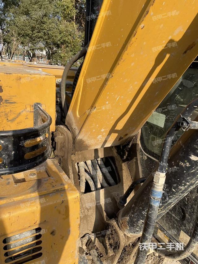 大臂根部?斜（工作和回轉(zhuǎn)裝置）