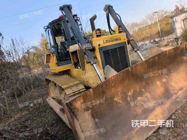 右前45°（推土機整車外觀）