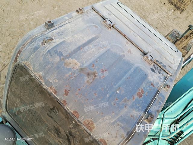 駕駛室頂部(整機外觀) 駕駛室頂部(整機外觀)