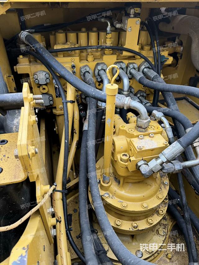 回轉馬達和主控閥（整機外觀）