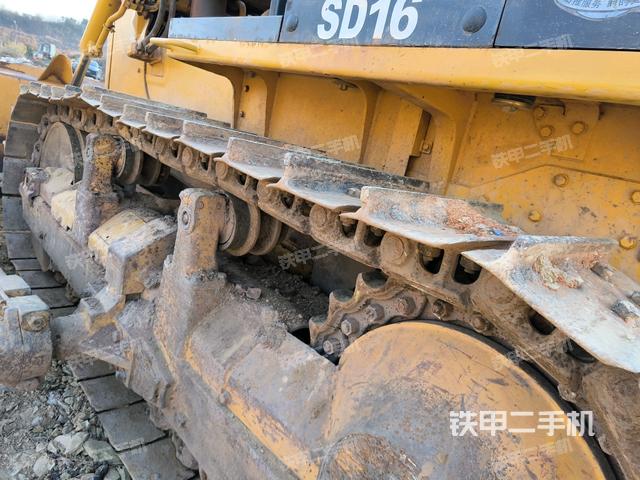 右驅(qū)動輪(推土機底盤及工作裝置) 右驅(qū)動輪(推土機底盤及工作裝置)