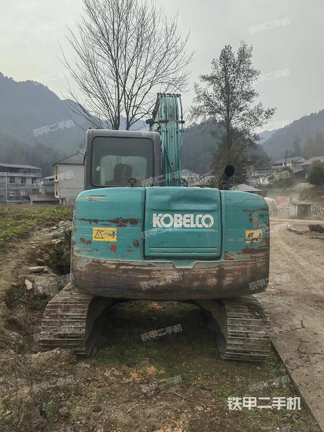 驾驶室顶部（整机外观）