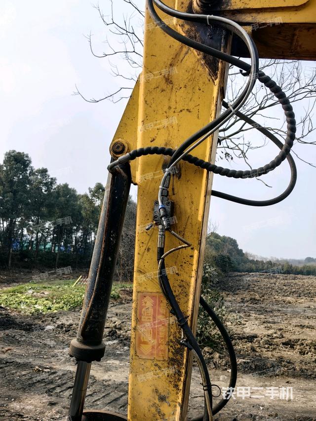 小臂整體左后(工作和回轉(zhuǎn)裝置) 小臂整體左后(工作和回轉(zhuǎn)裝置)