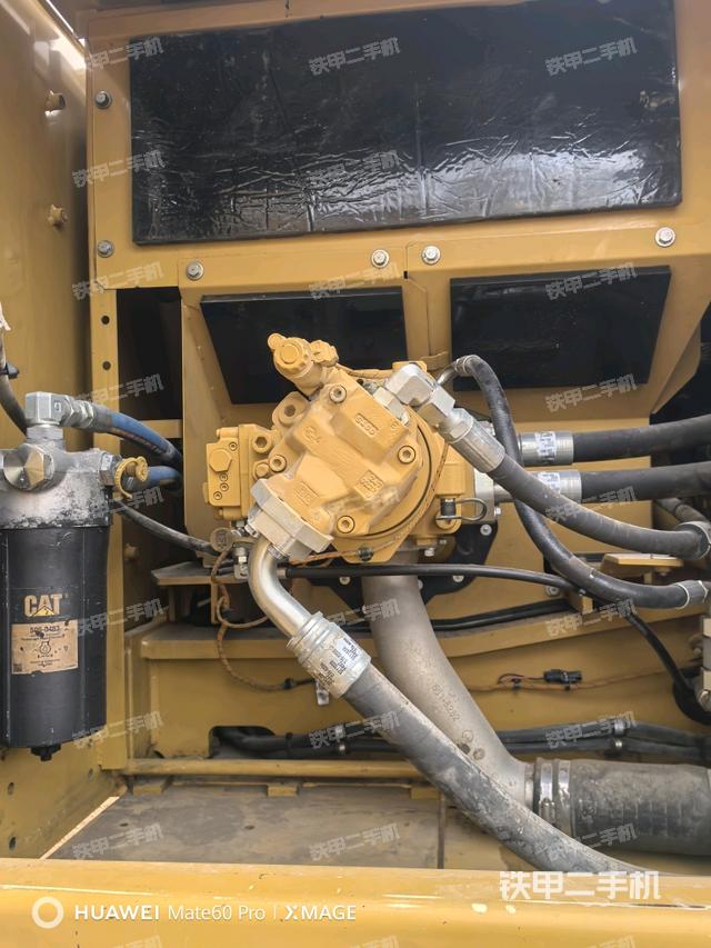 液壓泵艙室正面整體(整機外觀) 液壓泵艙室正面整體(整機外觀)