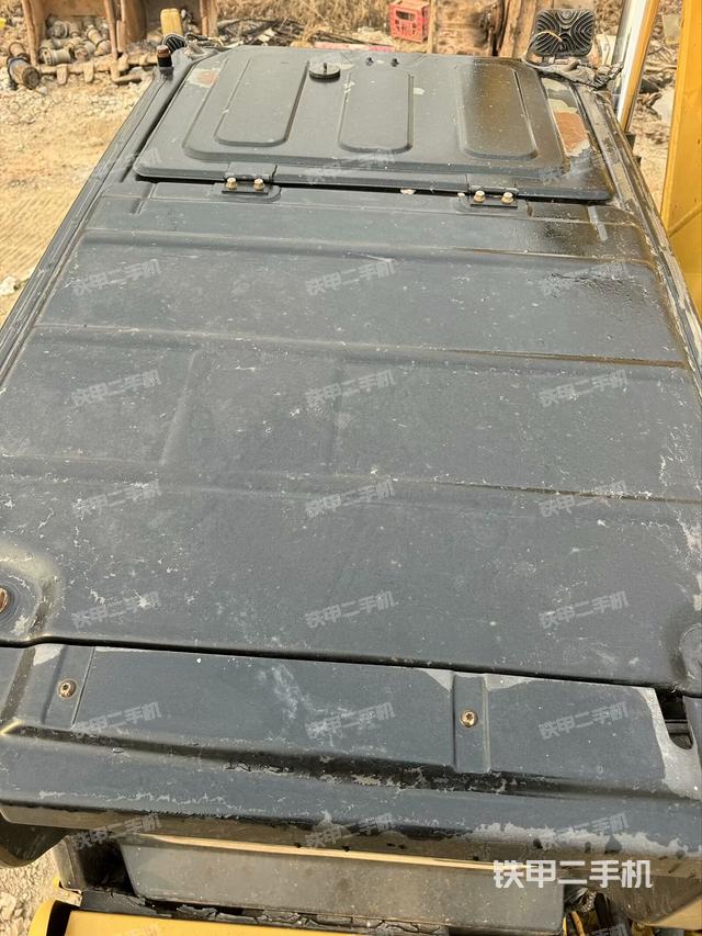 駕駛室頂部（整機外觀）