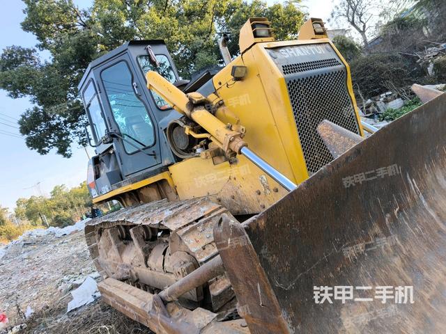 右前45°（推土機整車外觀）