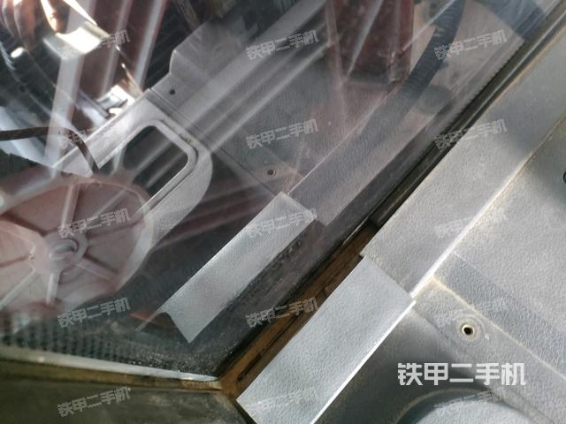 后窗玻璃角標（駕駛室部分）