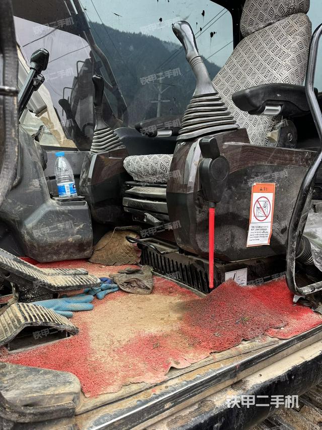 駕駛室整體（整機(jī)外觀）