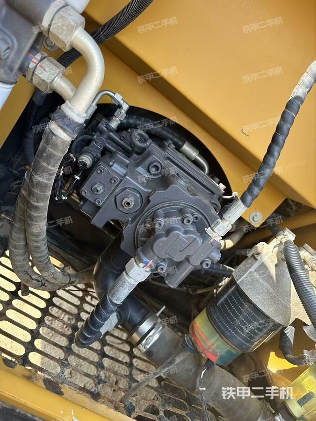 液壓泵艙室正面整體（整機(jī)外觀）