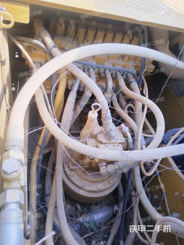 回轉馬達和主控閥（整機外觀）