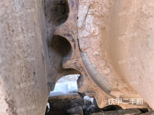 右側(cè)履帶整體(行走機(jī)構(gòu)) 右側(cè)履帶整體(行走機(jī)構(gòu))