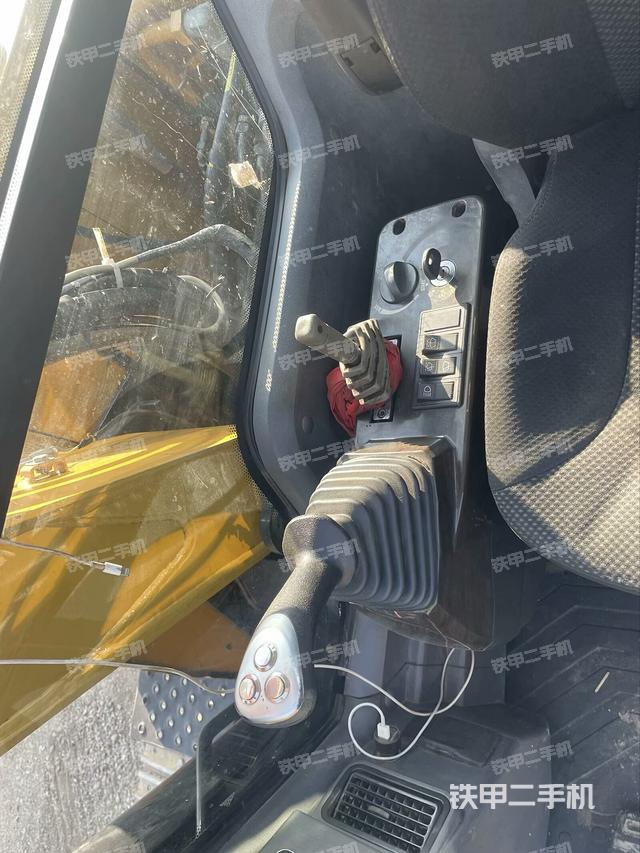 座椅左側(cè)控制臺(tái)/音響/含左手柄（駕駛室部分）