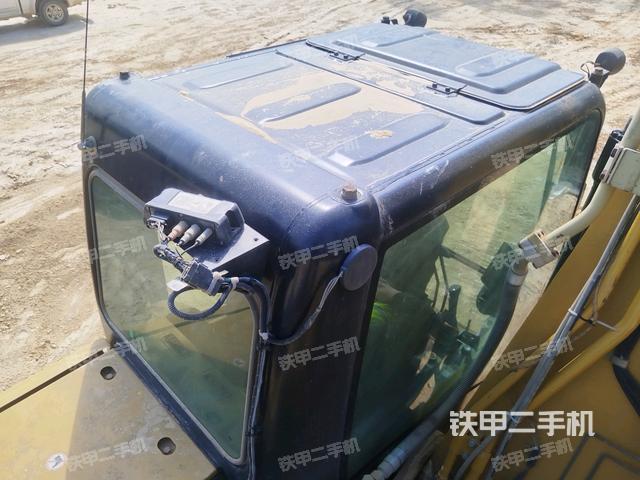 駕駛室頂部（整機外觀）