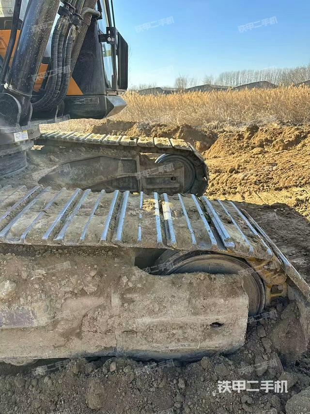 單側(cè)履帶整體（整機(jī)外觀）