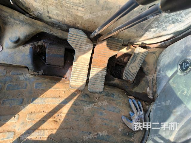 左后方玻璃角標(biāo)(駕駛室部分) 左后方玻璃角標(biāo)(駕駛室部分)