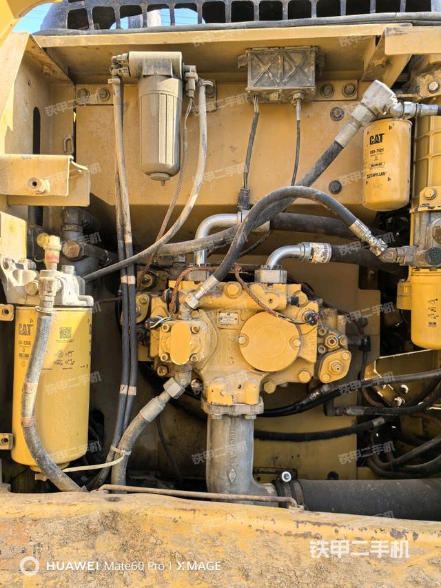 液壓泵艙室正面整體(整機(jī)外觀) 液壓泵艙室正面整體(整機(jī)外觀)