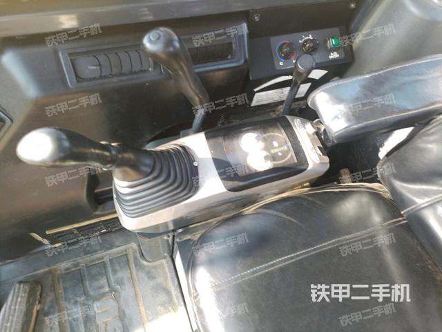 座椅右側(cè)控制臺(tái)/鑰匙門/油門/含右手柄（駕駛室部分）