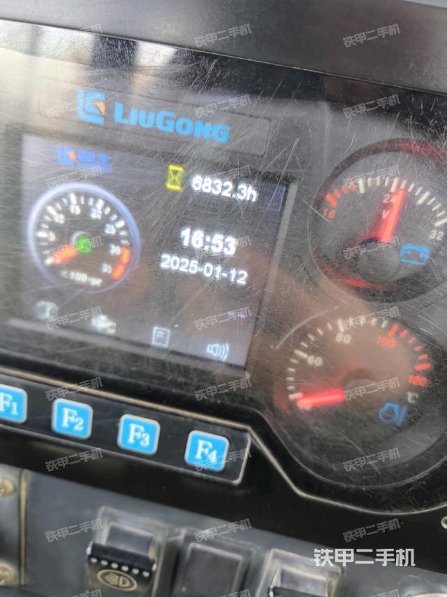 駕駛室右側全景照（推土機駕駛室）