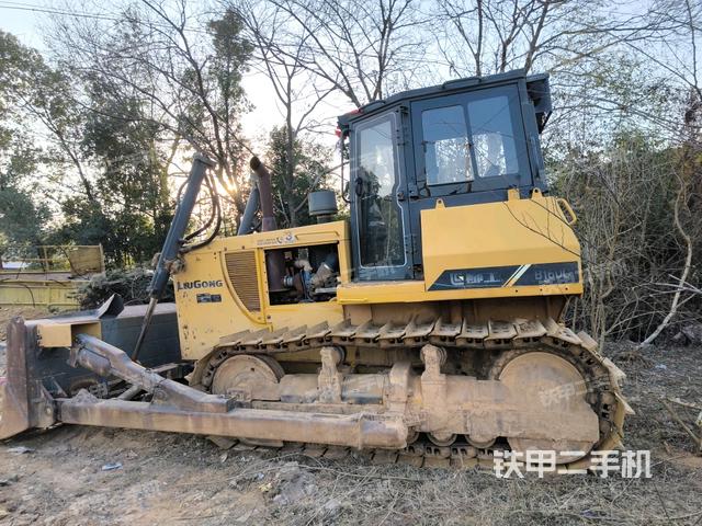 左后45°（推土機整車外觀）