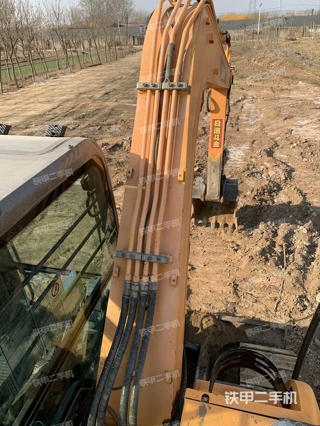 駕駛室頂部（整機外觀）