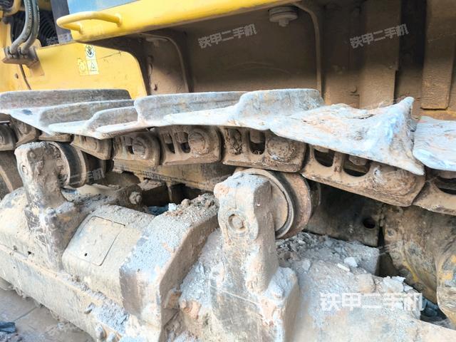 松土器全景（推土機底盤及工作裝置）