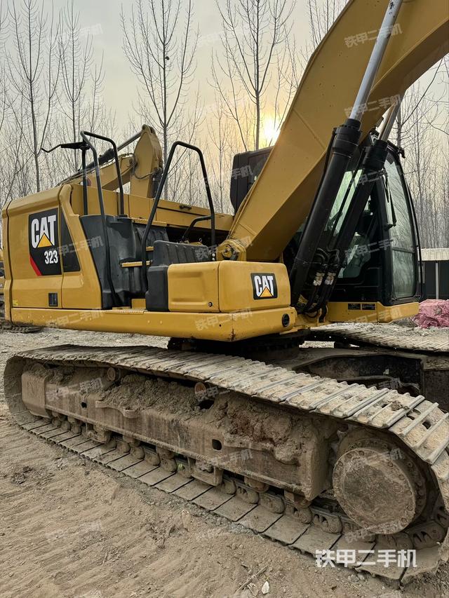 卡特彼勒新一代CAT®323 液压挖掘机的设备实拍-第13张实拍照片