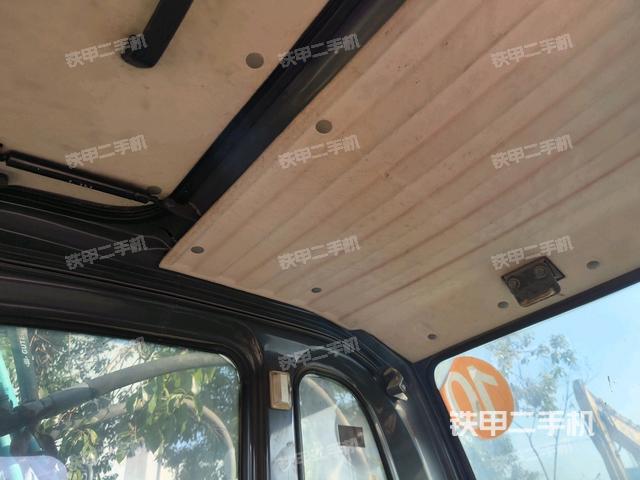 行走控制手柄和踏板?俯拍(駕駛室部分) 行走控制手柄和踏板?俯拍(駕駛室部分)