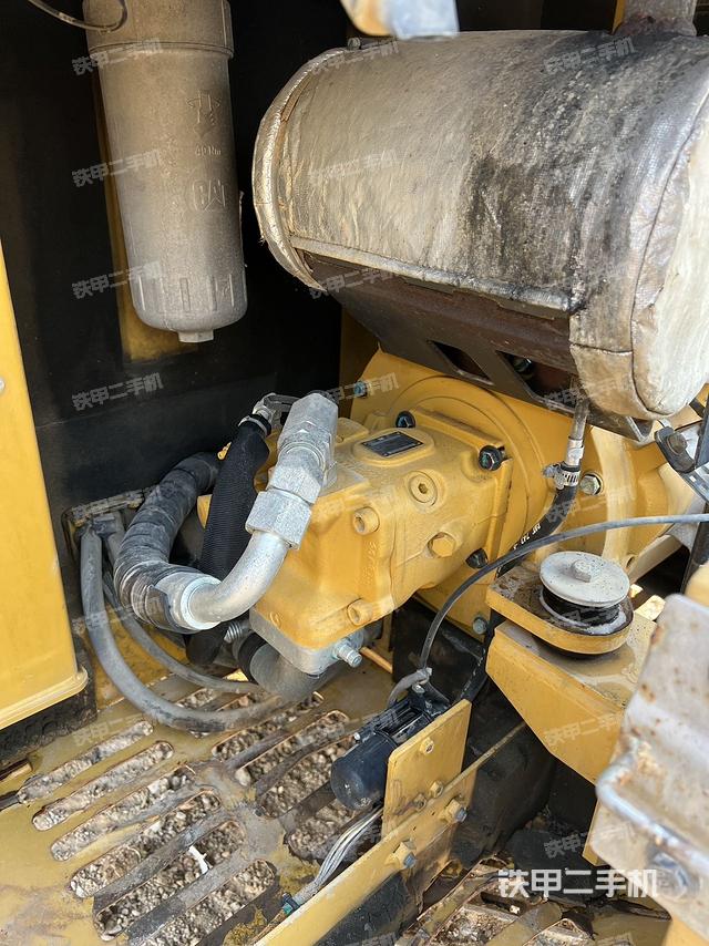 液壓泵艙室正面整體（整機(jī)外觀）