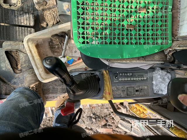 座椅左側控制臺/音響/含左手柄（駕駛室部分）