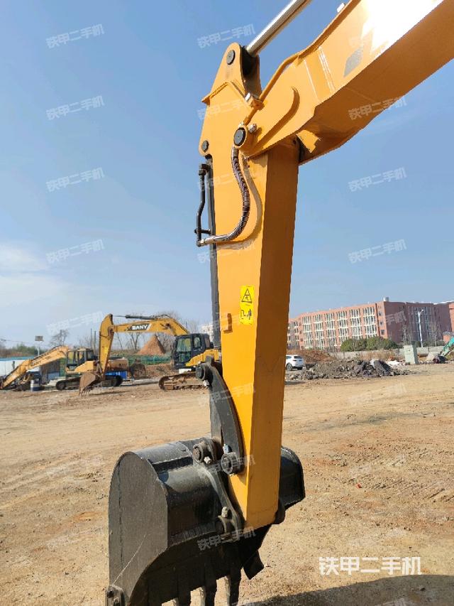 小臂整体左后(工作和回转装置) 小臂整体左后(工作和回转装置)