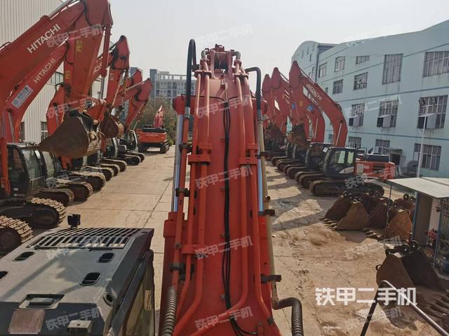 驾驶室顶部（整机外观）