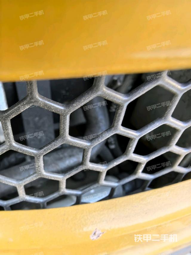 液壓泵艙室正面整體（整機(jī)外觀）