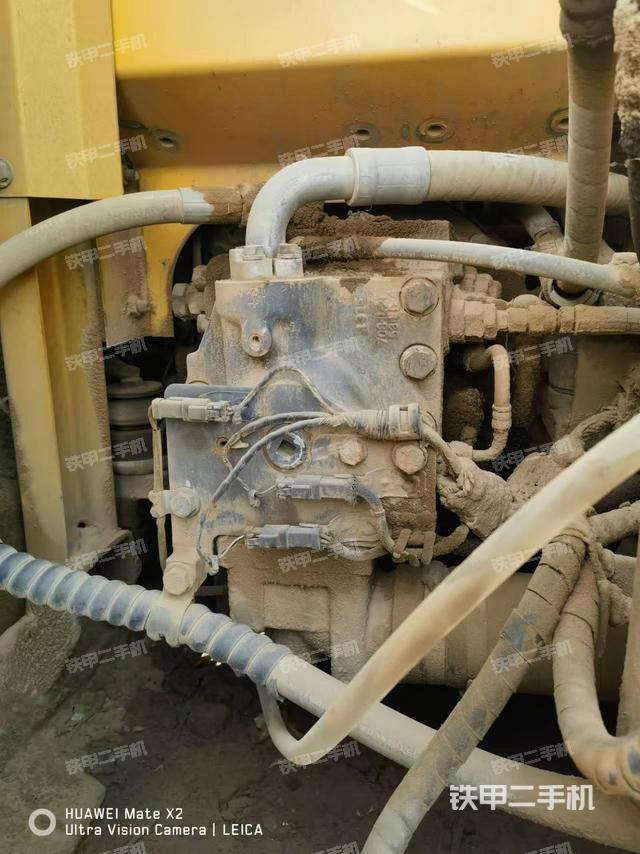 液壓泵艙室正面整體(整機外觀) 液壓泵艙室正面整體(整機外觀)
