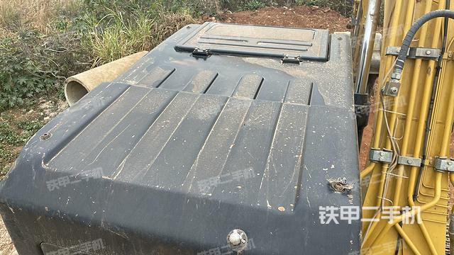 駕駛室頂部（整機外觀）