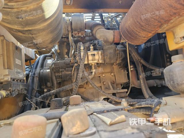 液壓泵艙室正面整體(整機(jī)外觀) 液壓泵艙室正面整體(整機(jī)外觀)