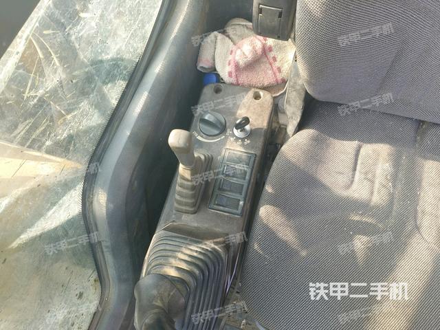 后窗玻璃角標(biāo)(駕駛室部分) 后窗玻璃角標(biāo)(駕駛室部分)