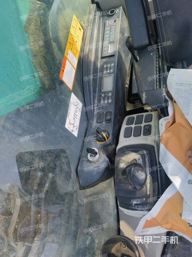 座椅右側(cè)控制臺(tái)/鑰匙門/油門/含右手柄（駕駛室部分）