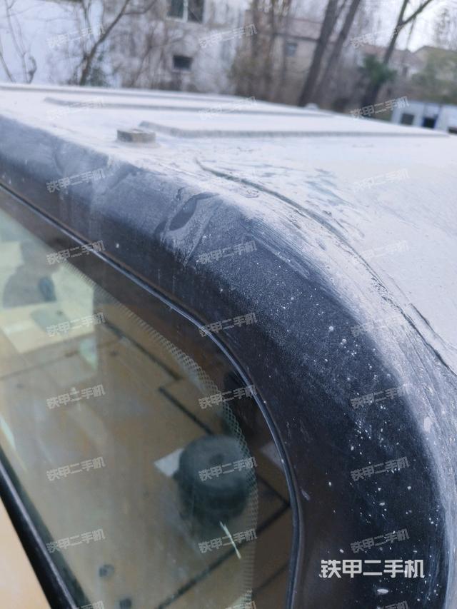 駕駛室頂部（整機外觀）