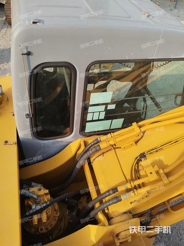 驾驶室顶部（整机外观）