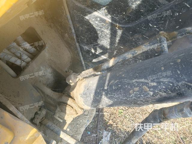 轉(zhuǎn)盤和下車架正前(工作和回轉(zhuǎn)裝置) 轉(zhuǎn)盤和下車架正前(工作和回轉(zhuǎn)裝置)