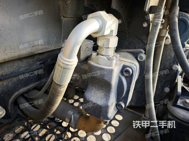 液壓泵艙室正面整體(整機(jī)外觀) 液壓泵艙室正面整體(整機(jī)外觀)
