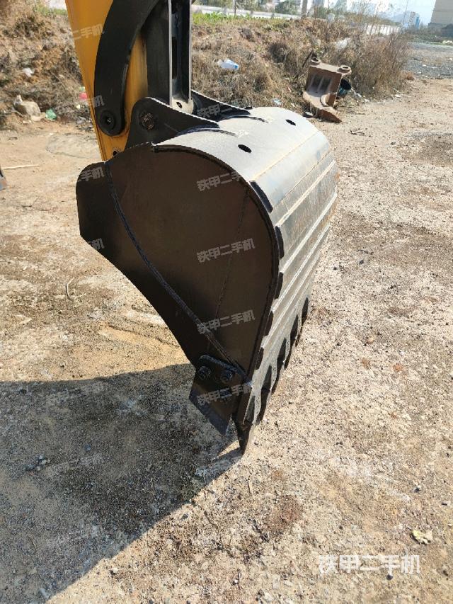 铲斗45度(工作和回转装置) 铲斗45度(工作和回转装置)