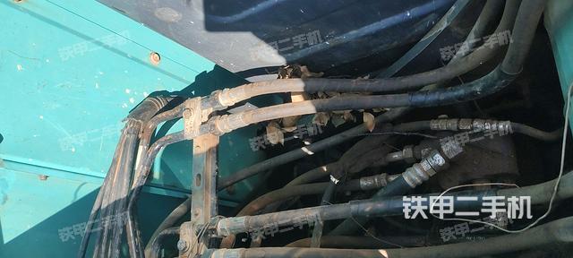 回转马达和主控阀（整机外观）