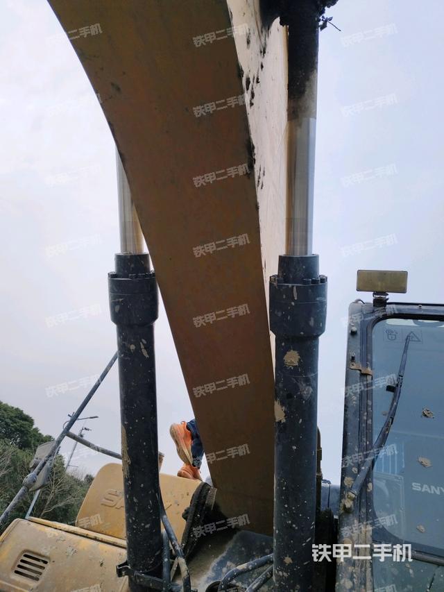 大臂油缸整體?豎拍（工作和回轉(zhuǎn)裝置）