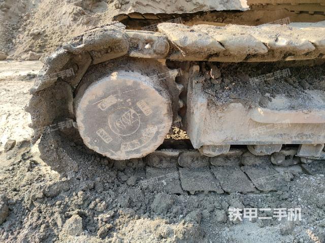 右驅(qū)動輪（行走機構(gòu)）