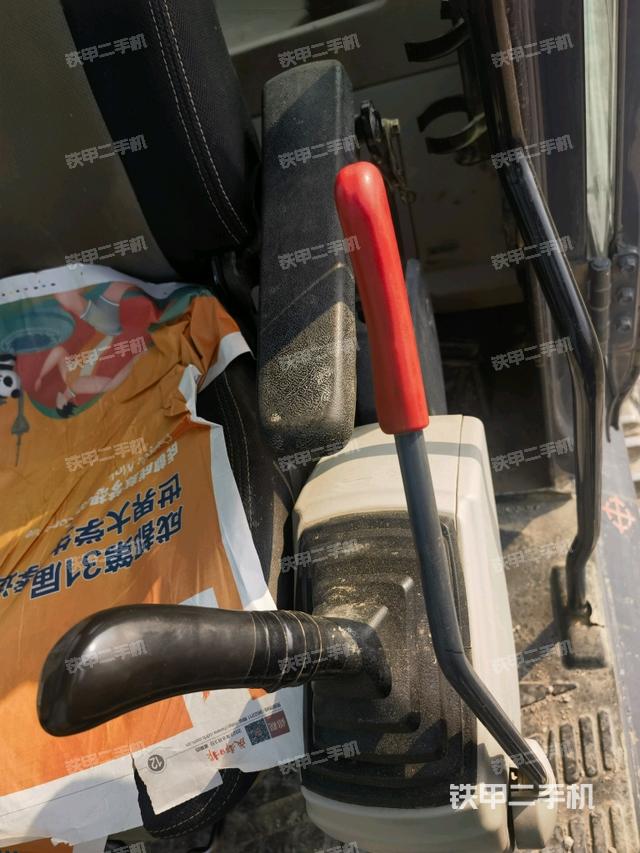 座椅左側(cè)控制臺(tái)/音響/含左手柄（駕駛室部分）