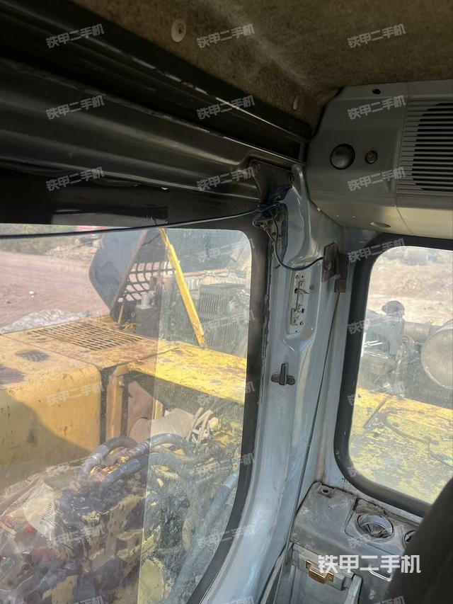 后窗玻璃角標（駕駛室部分）