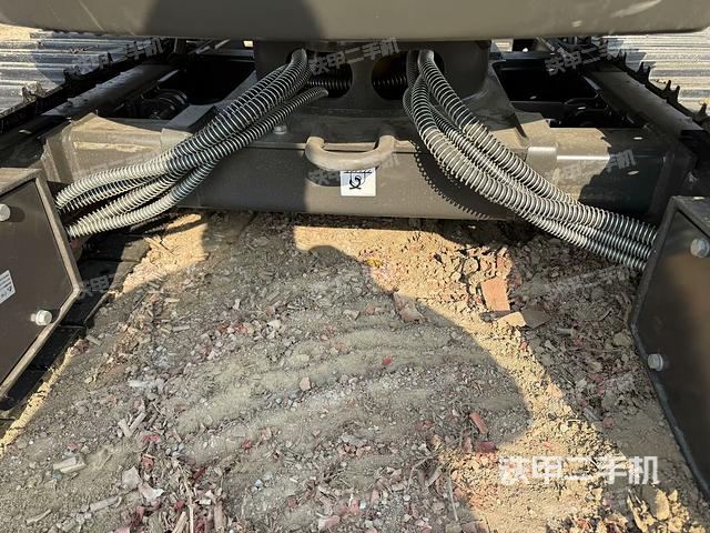 左驅(qū)動輪（行走機(jī)構(gòu)）