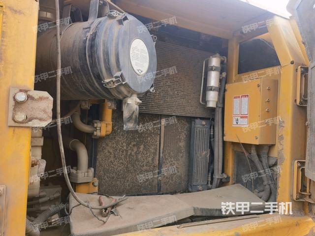 散熱器正面(大件艙室) 散熱器正面(大件艙室)